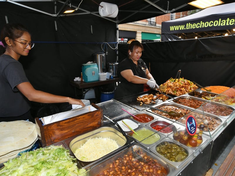 Continental market stall-holders at Bridge Street. EMN-210917-154128009
