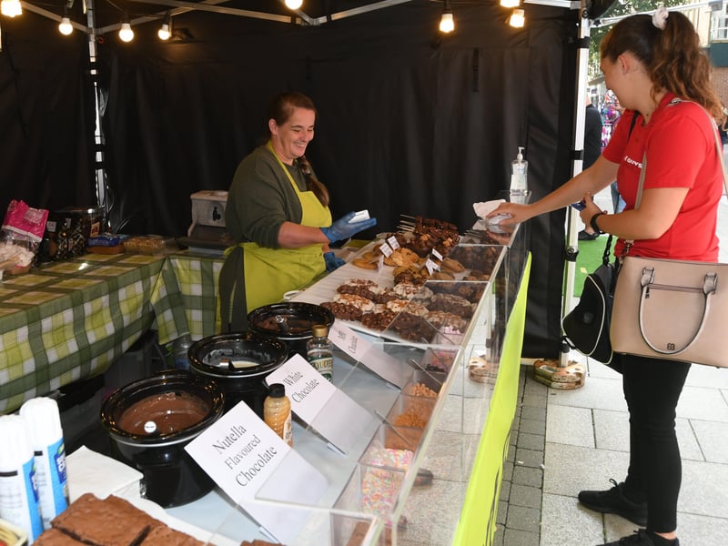 Continental market stall-holders at Bridge Street. EMN-210917-154022009
