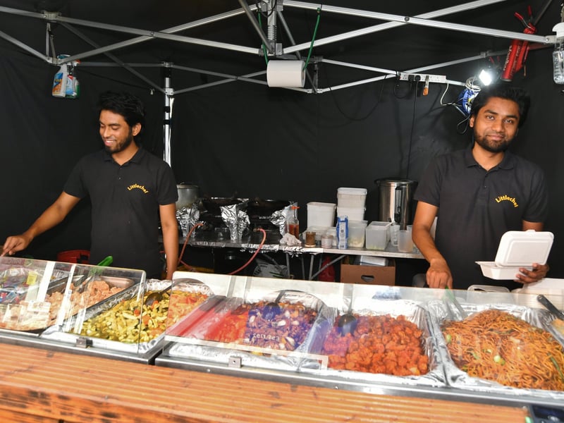 Continental market stall-holders at Bridge Street. EMN-210917-154033009