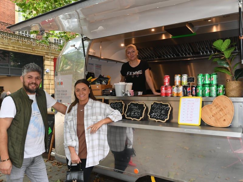 Continental market stall-holders at Bridge Street. EMN-210917-153937009