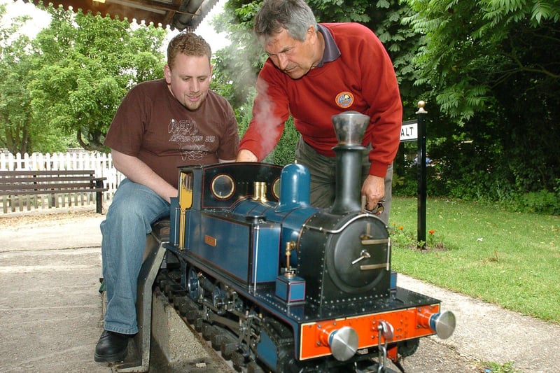 The last day at Thorpe Hall. Former 
ET Reporter Duncan Hall gets to grips with a steam loco under the watchful eye of Tony Meek