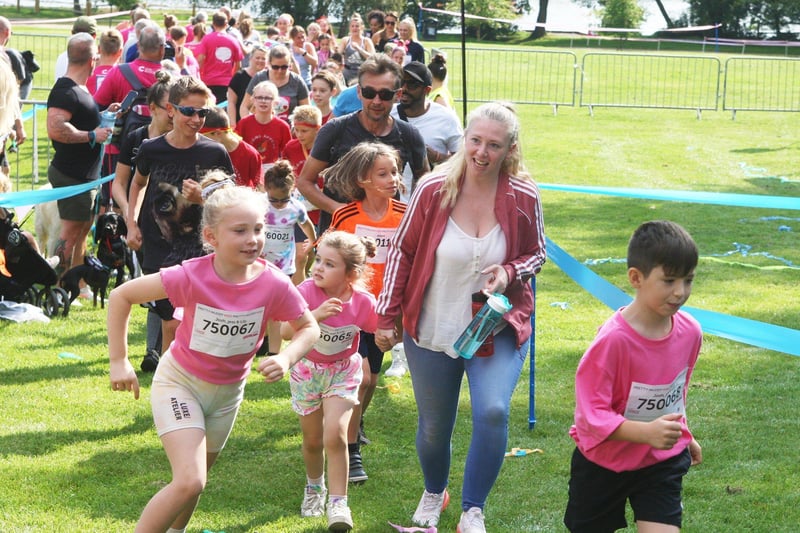DM21091170a.jpg. Crawley Race for Life 2021. Photo by Derek Martin Photography. SUS-210918-192508008