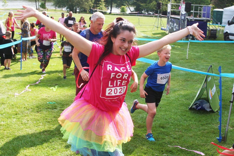 DM21091184a.jpg. Crawley Race for Life 2021. Photo by Derek Martin Photography. SUS-210918-192323008