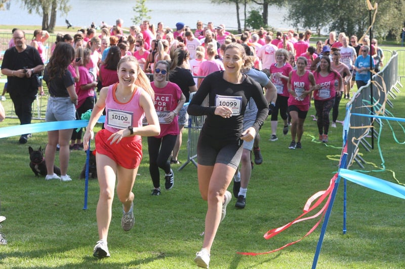 DM21091274a.jpg. Crawley Race for Life 2021. Photo by Derek Martin Photography. SUS-210918-192301008
