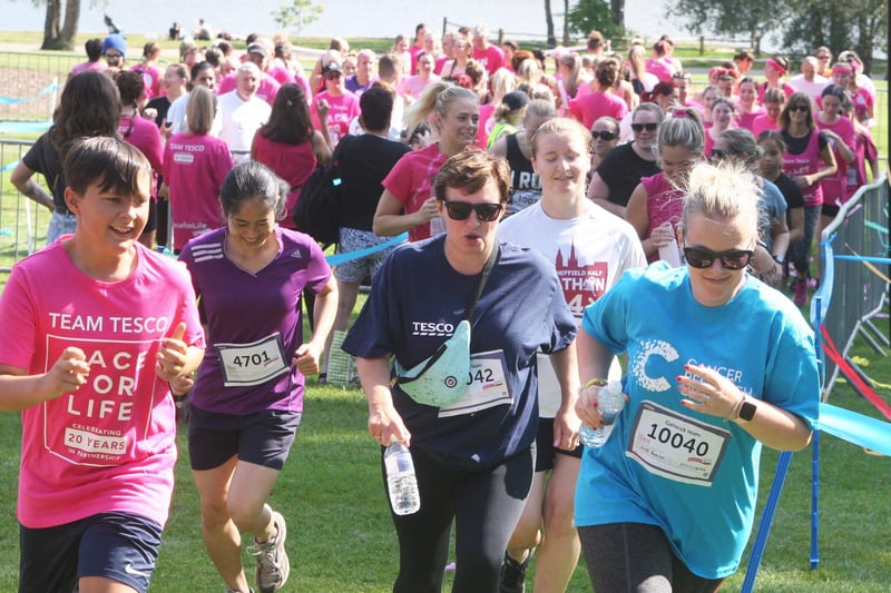 DM21091290a.jpg. Crawley Race for Life 2021. Photo by Derek Martin Photography. SUS-210918-192312008