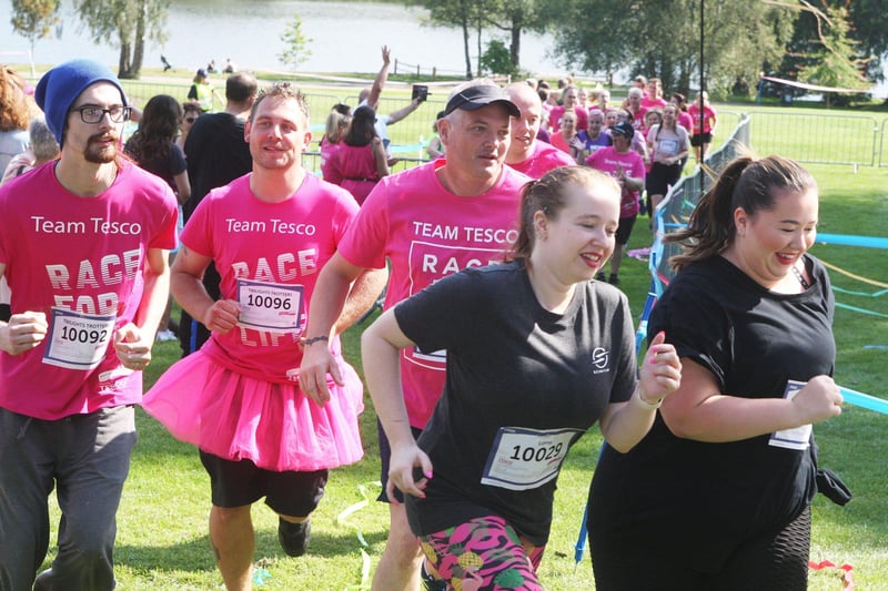 DM21091315a.jpg. Crawley Race for Life 2021. Photo by Derek Martin Photography. SUS-210918-192205008