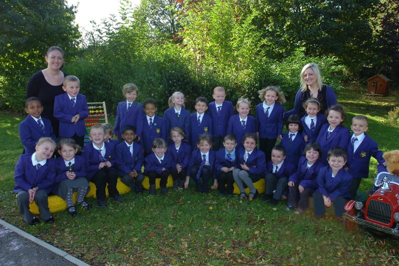 Rec11 Mrs Bushby's reception class pupils at Southfields Primary school, Stanground ENGEMN00120111115183012