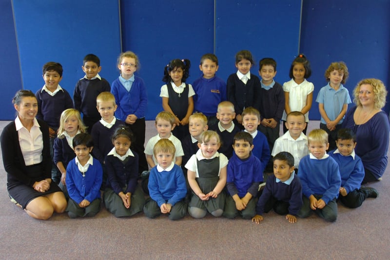 Rec11. Miss Hill's reception class pupils at Abbotsmede primary school ENGEMN00120111115183143