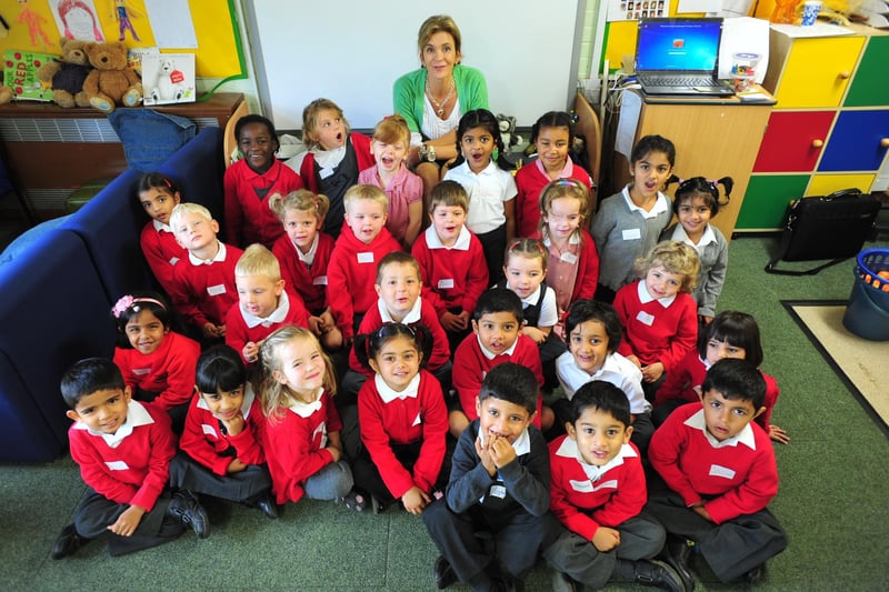 Rec11 - Longthorpe Primary School - Mrs Waller's Caterpillars ENGEMN00120111115181354