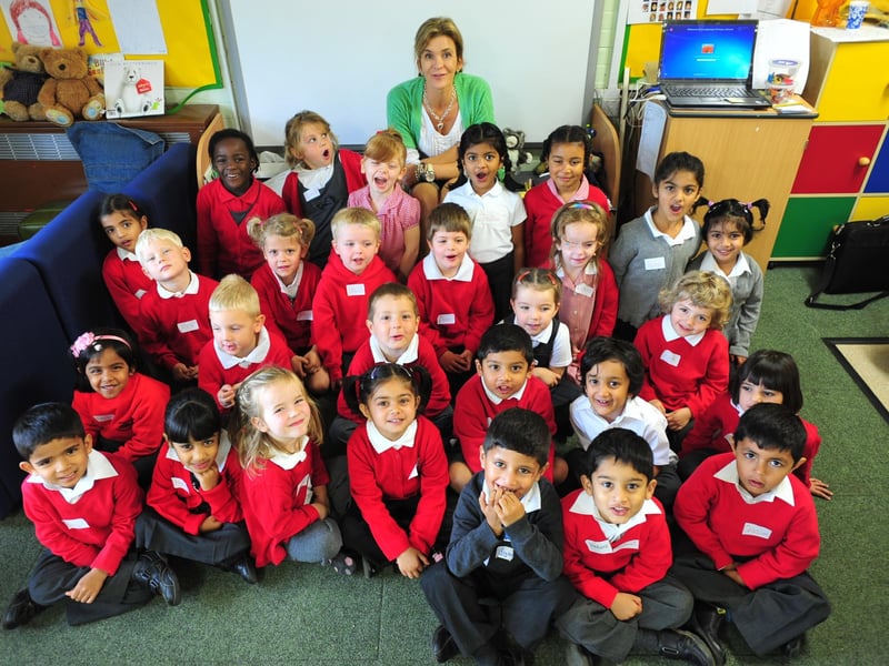 Rec11 - Longthorpe Primary School - Mrs Waller's Caterpillars ENGEMN00120111115181354