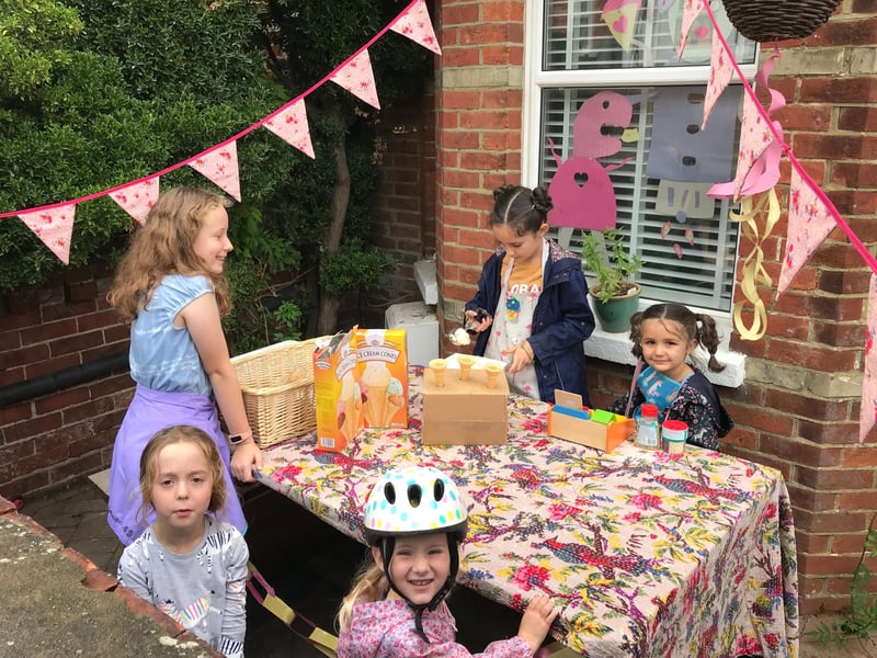 Hurst Road street party on September 19. Photo from Sally Lee. SUS-210921-111628001