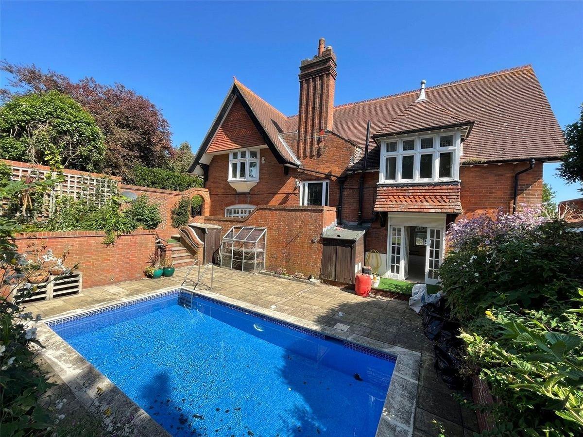 The property in Silverdale Road, Eastbourne SUS-210923-131044001