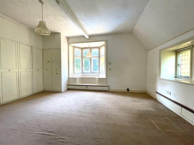 On the Zoopla listing it says the property 'requires some modernisation' SUS-210923-134513001