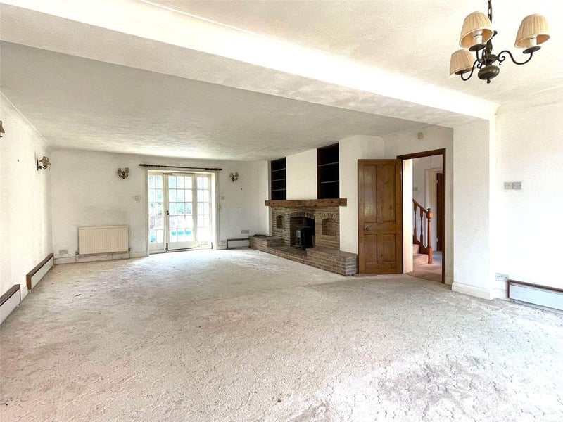 The property is up for sale with a guide price of £1,300,000 SUS-210923-134633001