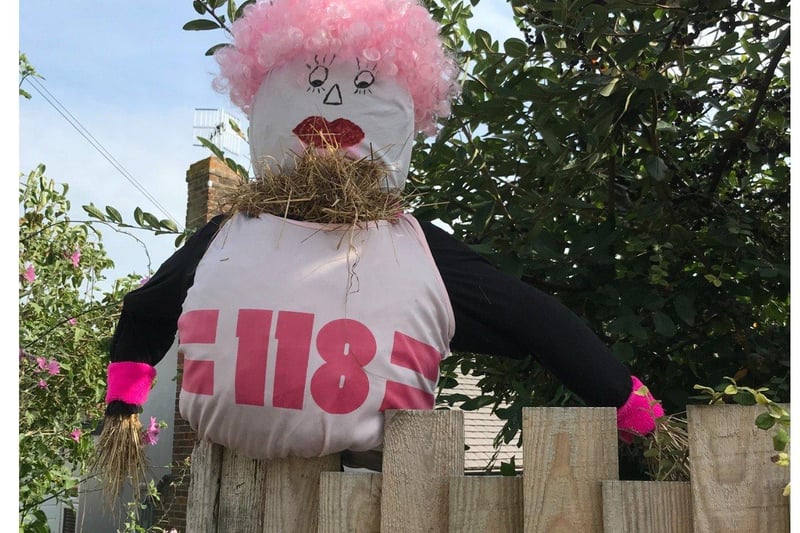 118 couldn't decide who's scarecrow was the best, so it's just sitting on the fence
