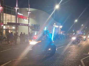 In the evening the Goldwings paraded along the seafront.