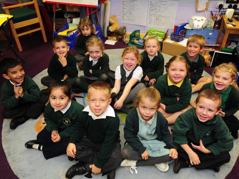 Reception Class at New Road Primary School
Mr Peres' Squirrels Class ENGEMN00120131023080438