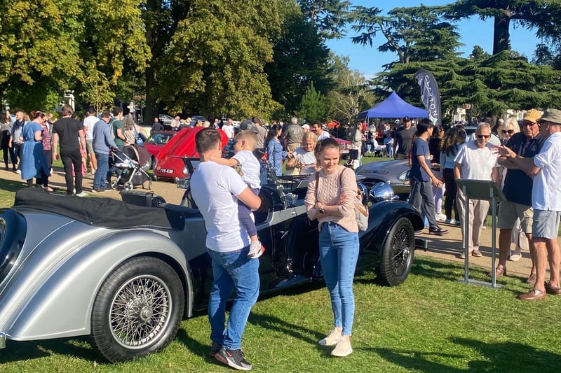 Large crowds arrived throughout the day to see the cars, entered by individuals and classic car clubs across the region, and to enjoy lots of entertainment, food and drink outlets and family picnics alongside the river.