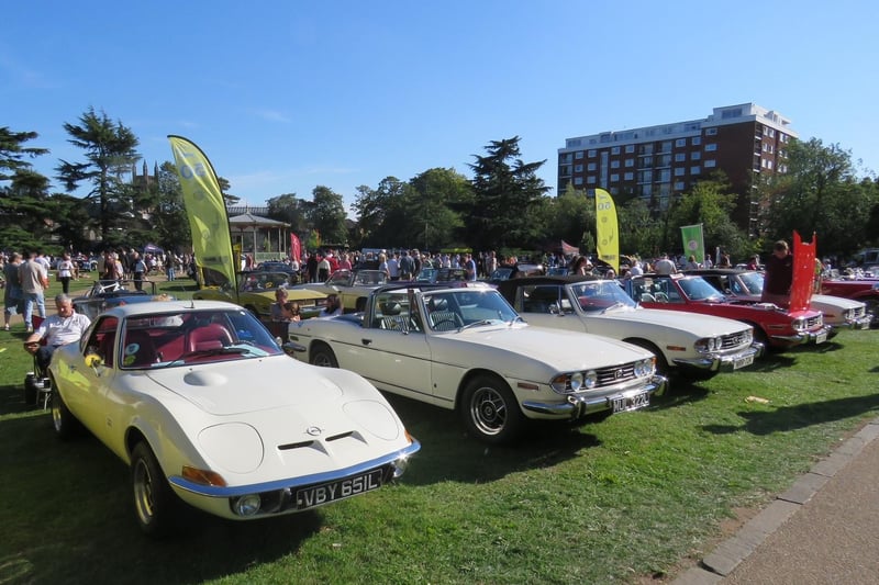 Almost 200 gleaming classic cars lined up in glorious sunshine on Sunday (September 26) at the Pump Room Gardens in Leamington for the annual ‘Cars at the Spa’ show, a charity fundraiser organised by Leamington Rotary Club.