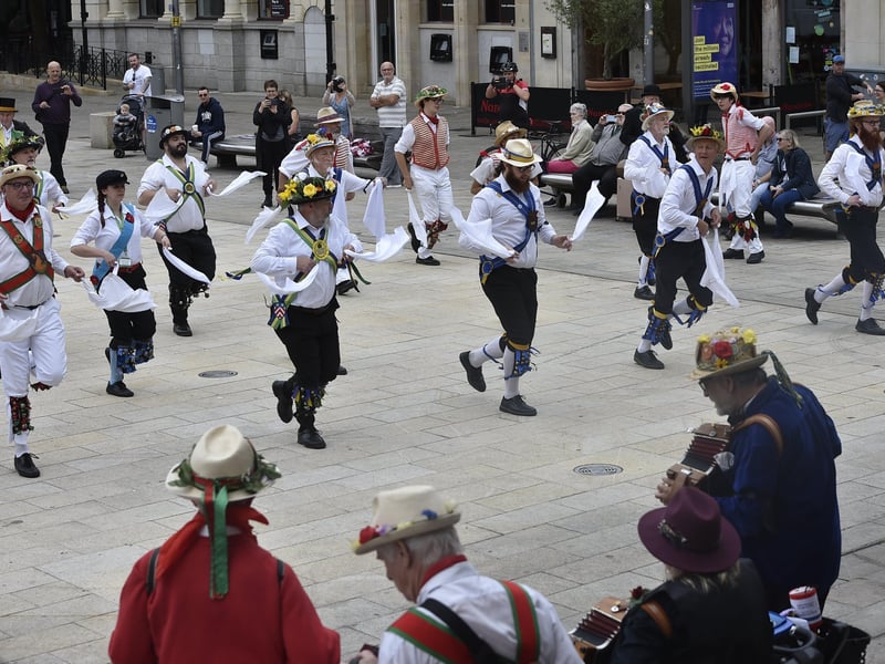 The Peterborough Morris Meeting of the Morris Ring at Cathedral Square. EMN-210925-221529009