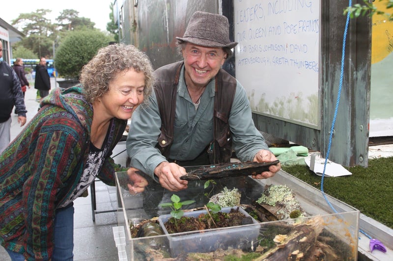 DM21091828a.jpg. Sussex Green Living roadshow, Bishopric, Horsham. Neela Marr and Clive Cobie and the School Woodland Theatre Truck. Photo by Derek Martin Photography. SUS-210925-180040008