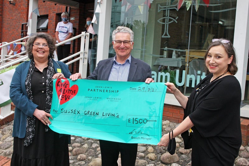 DM21091876a.jpg. Opening of the Sussex Green Hub, Horsham. Paul Bellringer is presented with a cheque by Siobhan Blakey, left for Waitrose and Georgina Shinkawa for John Lewis. Photo by Derek Martin Photography and Art. SUS-210925-175814008
