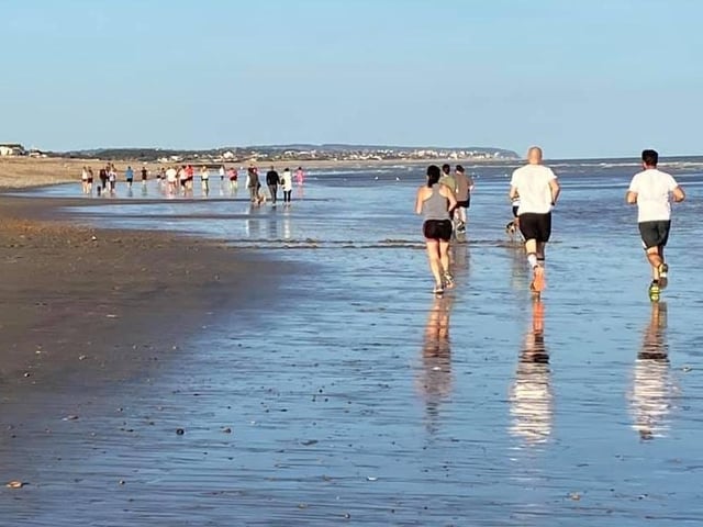 Runners of all abilities flocked to Pevensey beach to partake in a 5k fun run along the sand, raising more than £500 for cardiac charity, SADS UK. The fun run was organised by ultra marathon runners Lee Dunstall and Rebecca Parker.