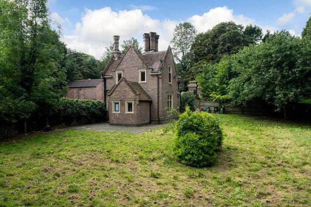 This home is one of two former gate houses located within the grounds of the Historic Cell Park estate