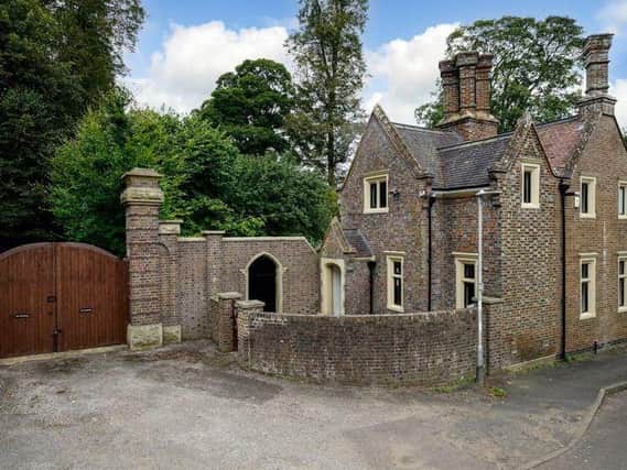This home is one of two former gate houses located within the grounds of the Historic Cell Park estate
