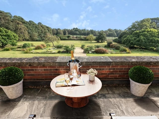 Two bedroom apartment, Kings Drive, Midhurst