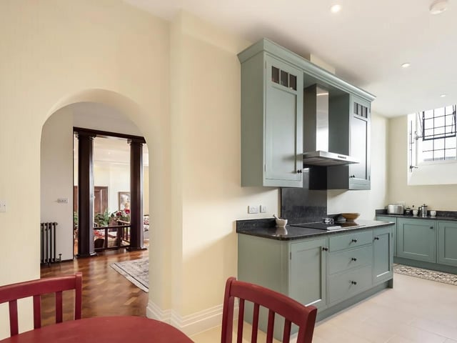Two bedroom apartment, Kings Drive, Midhurst.