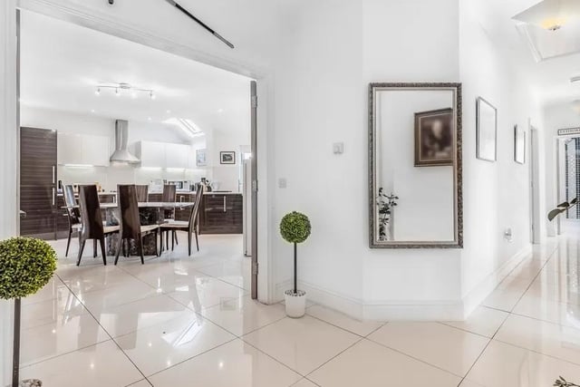 This lovely apartment has a nice flowing internal layout to suit modern living