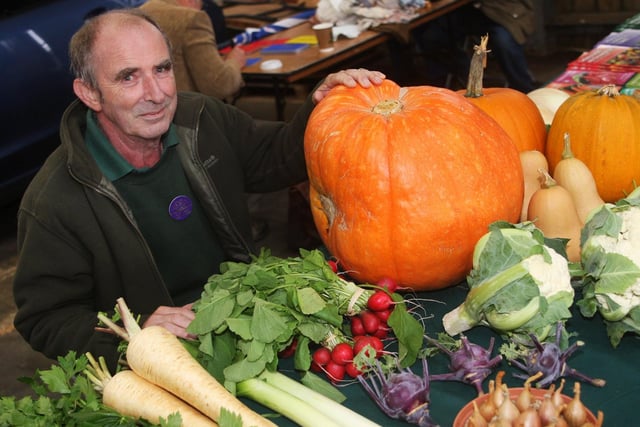 DM21100020a.jpg. Ardingly autumn show and game fair 2021. Paul Dalby, The National Vegetable Society. Photo by Derek Martin Photography and Art. SUS-210410-101013008