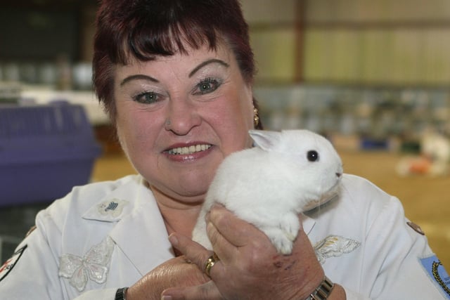 DM21100038a.jpg. Ardingly autumn show and game fair 2021. Yvonne Worth and a Netherland dwarf rabbit. Photo by Derek Martin Photography and Art. SUS-210410-101046008