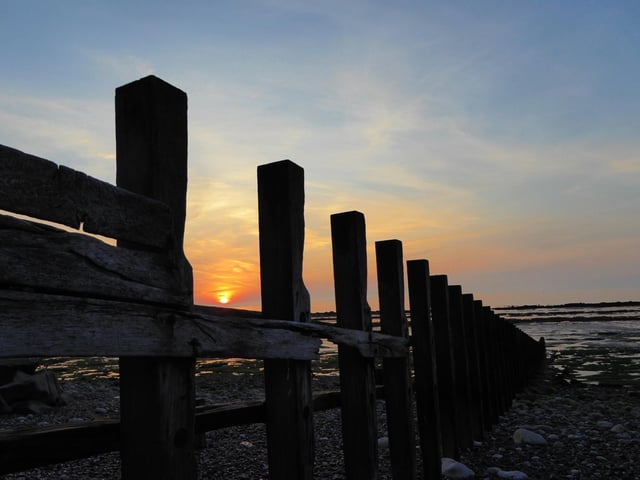 Early morning run along Eastbourne seafront, by Tracy Owen. SUS-210510-105109001