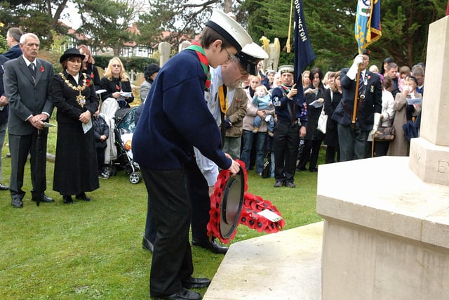 W45243H8_WH_BROADWATERCEM  GT 08.11.08.

 2nd. Durrington Sea Scouts Remembrance service.......James Hurley and Assistant Scout leader Andy Stone lay the first wreaths .W45243H8.