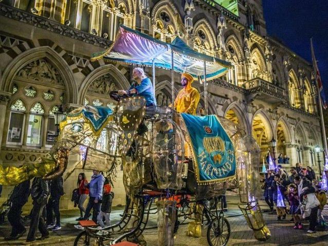 Harminder the elephant passes the Guildhall back in 2019