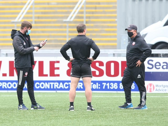 Paddy McCourt talks to Derry City coaches Kevin McCreadie and Declan McIntyre before Friday night's game against Sligo Rovers. Picture by Maiden City Images