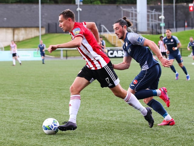 Derry City's Joe Thomson races away from Sligo Rovers striker Ronan Coughlan. Picture by Maiden City Images