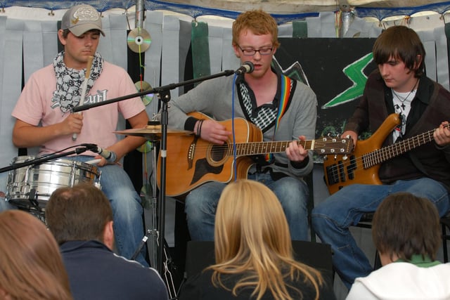 Abruzzi entertain the crowd in the "accoustic tent" during the Somewhere Else concert in the grounds of Kilfennan Presbyterian Church on Saturday. LS36-160KM