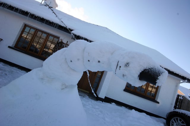 GOING DOWN! A lopsided snowman pictured during last week's big freeze. PICTURE: MARK JAMIESON. CR52B-114mj