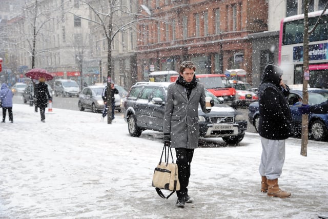 Shoppers  in Belfast battle thru the snow