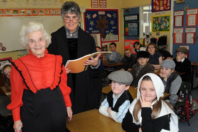 Former Coagh Postmistress Mrs. Charlton, who was the special guest at Moneymore PS when the  P4 pupils took part in the 'Looking at Education in the 1900's' as part of a 'World Around Us' project', pictured with pupils and teacher Mrs. Sterling.mm48-136ar.