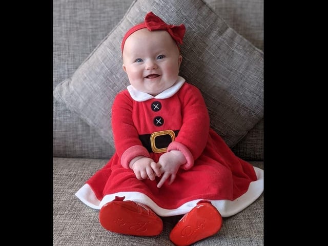 Stephanie Sweeney - My Daughter's Frist Christmas Ísla Matilda Cunningham Born in May 2020.