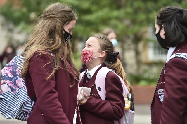 PACEMAKER, BELFAST, 1/9/2020: 
Pupils from Dominic's Grammar School in Belfast,  wearing  masks today  as over 300,000 Northern Ireland schoolchildren returned to school today for the first time since the Coronavirus lockdown began.
Pic Colm Lenaghan/Pacemaker