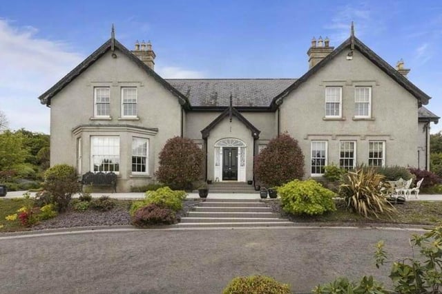 LISNAGONNELL HOUSE, 129 DUBLIN ROAD,
Banbridge Area, Banbridge BT32 3NT

Asking price £675,000
5 Bed Detached House For Sale