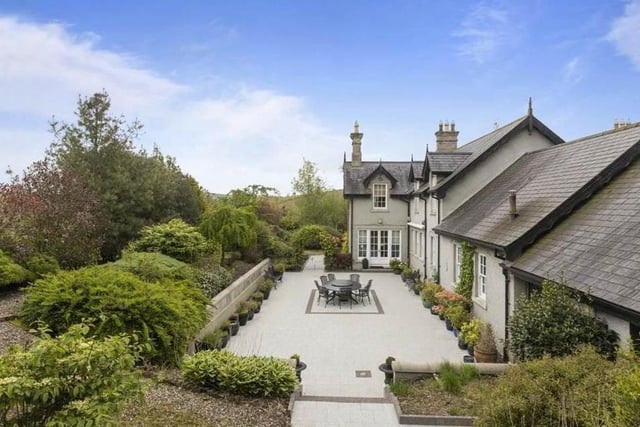 LISNAGONNELL HOUSE, 129 DUBLIN ROAD,
Banbridge Area, Banbridge BT32 3NT
Asking price
£675,000
5 Bed Detached House For Sale