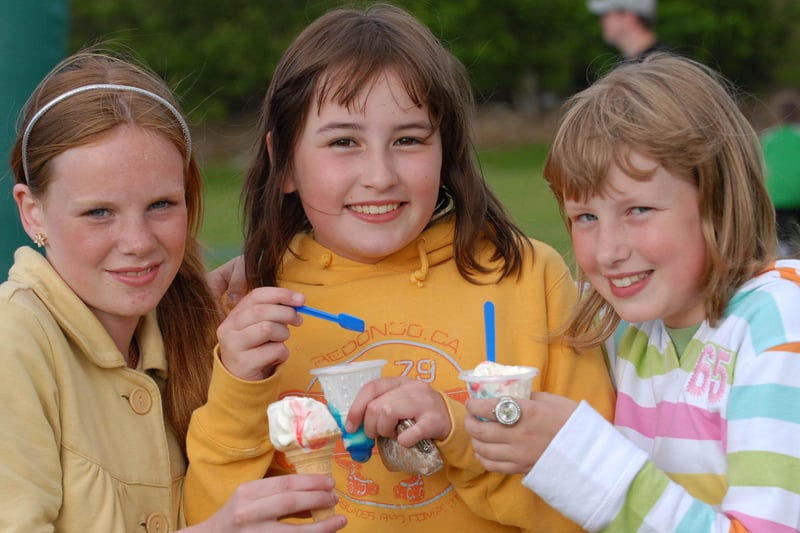 Jenny Wallace, Victoria Mercer and Rebecca Wilson enjoyed ice creams at the Ebrington Primary School Summer Fete on Thursday evening. LS26-156KM