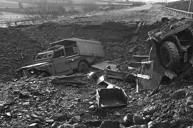PACEMAKER PRESS INTL. BELFAST. . Scene of Castlewellan landmine where 3 UDR soldiers were killed. 6/1/80.
16/80/bw