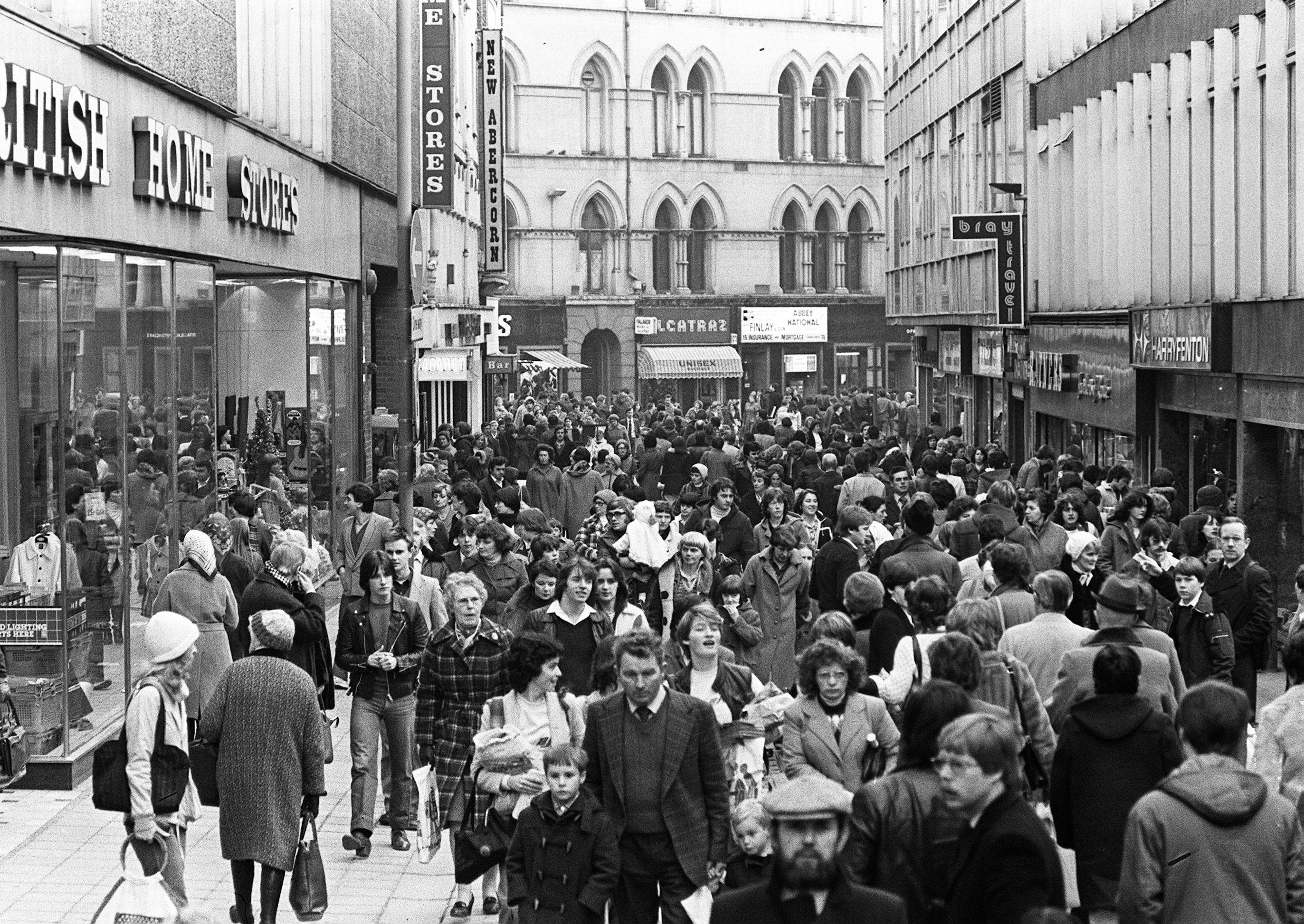 Shopping in Belfast. Scenes in Wellington Place, Donegal Square, Donegal Place, Cornmarket, Castle Lane, Castle Street and Fountain Centre.  Pacemaker Press Intl.  5th & 8th Dec. 19801050/80/BW